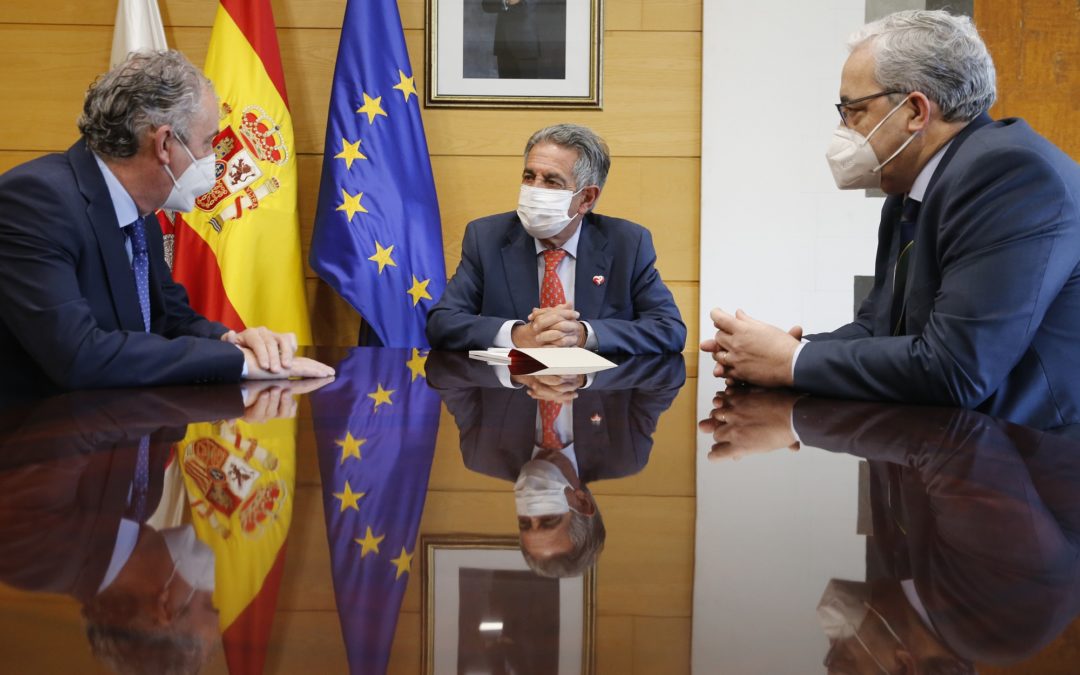 Tomás Cobo se reúne con Miguel Ángel Revilla para abordar la situación sanitaria