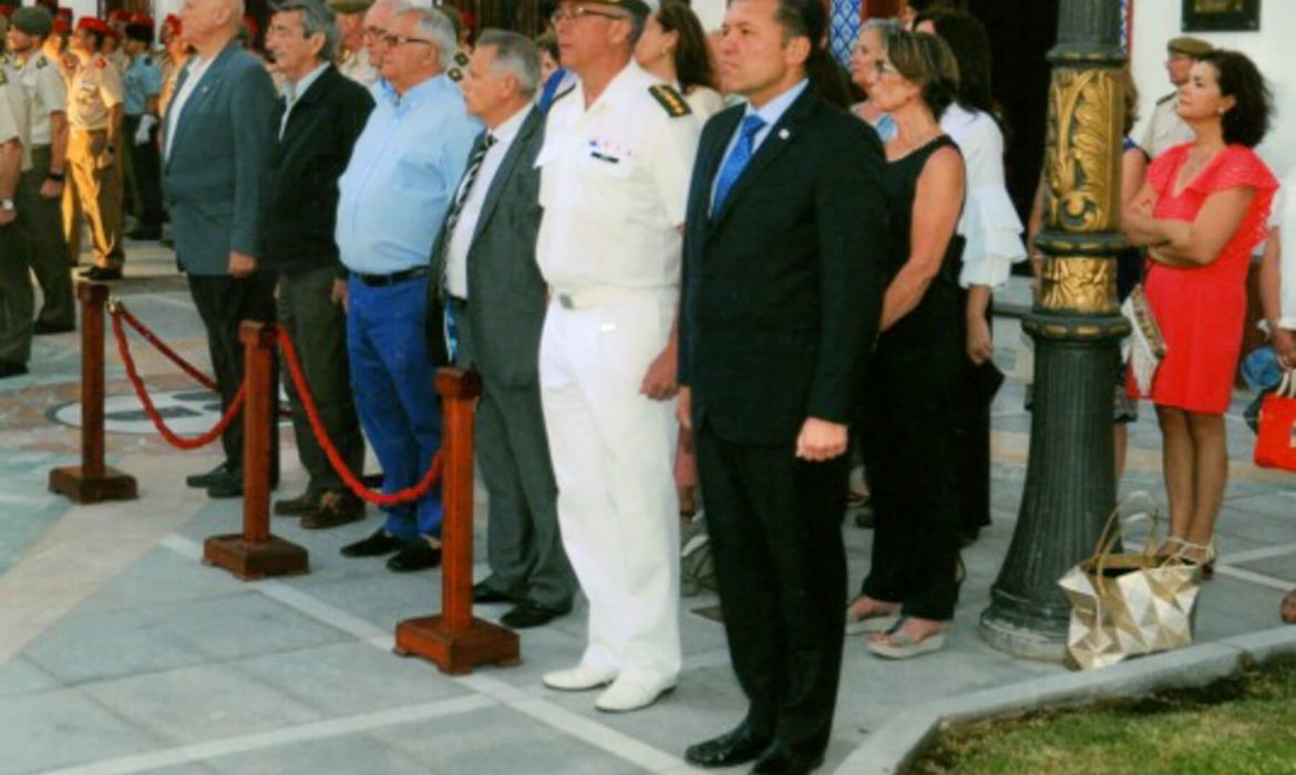 El Colegio de Médicos participa en el Arriado de la Bandera