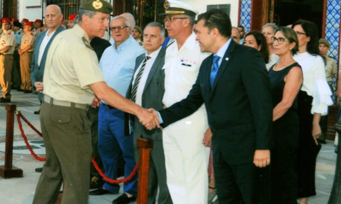 El Colegio de Médicos participa en el Arriado de la Bandera